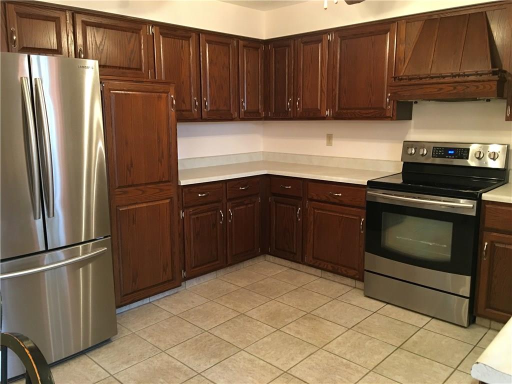 8 Bellview Drive McKees Rocks, PA 15136 - Photo 7 of 25