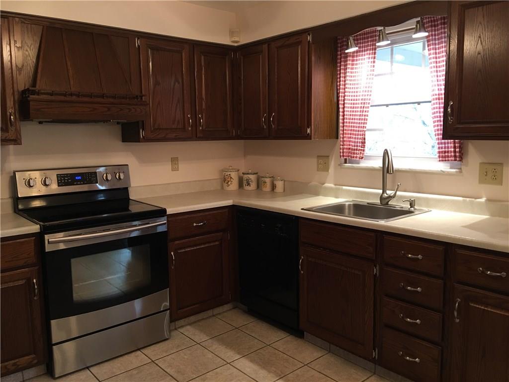 8 Bellview Drive McKees Rocks, PA 15136 - Photo 8 of 25