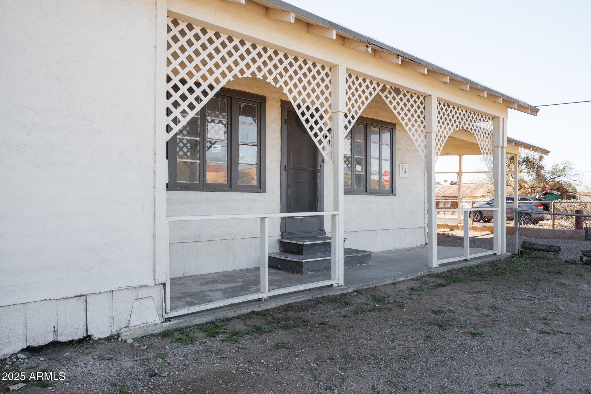 95 6th Street Florence, AZ 85132 - Photo 5 of 25 Front Close