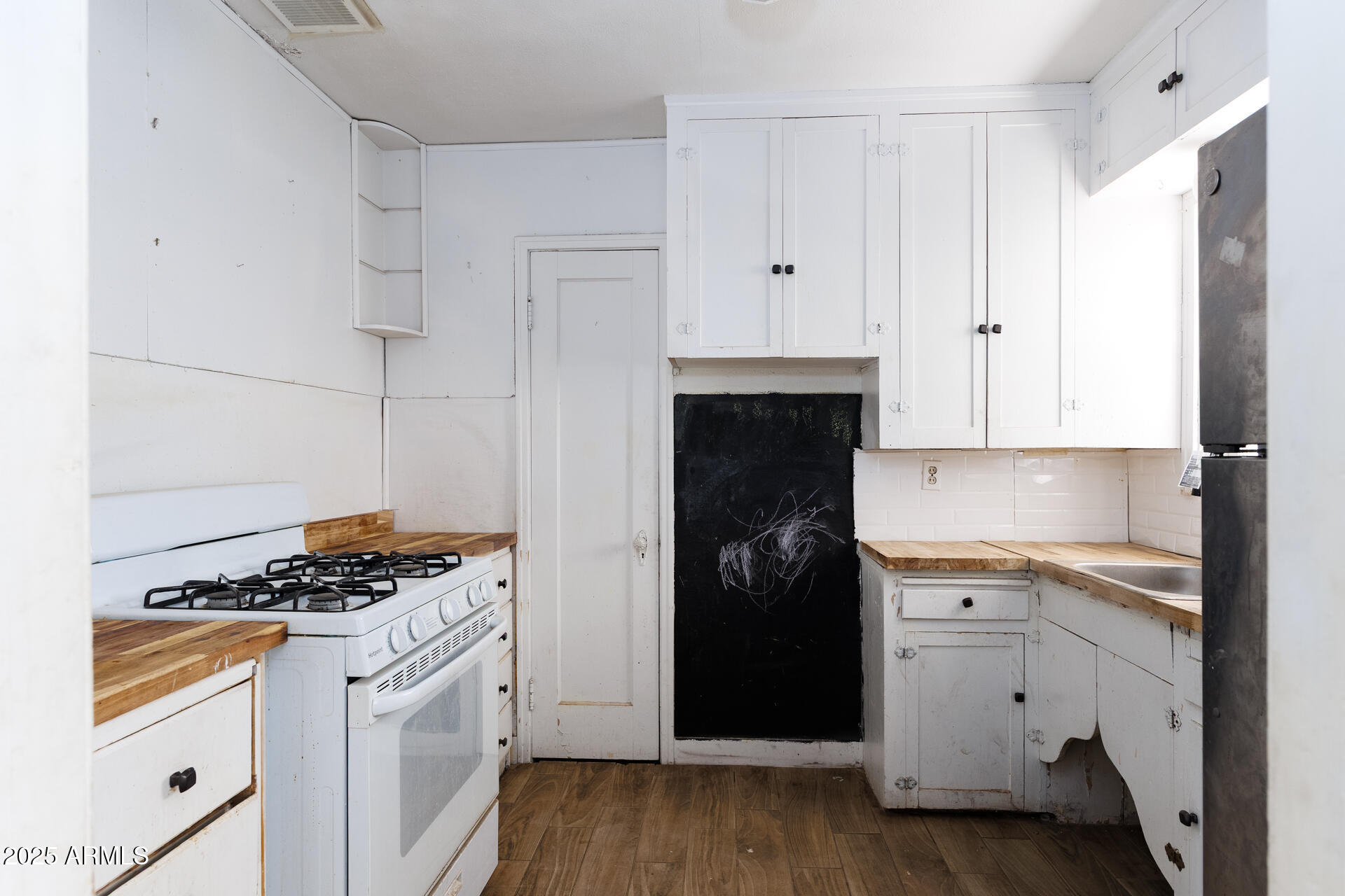 95 6th Street Florence, AZ 85132 - Photo 9 of 25 Kitchen 1