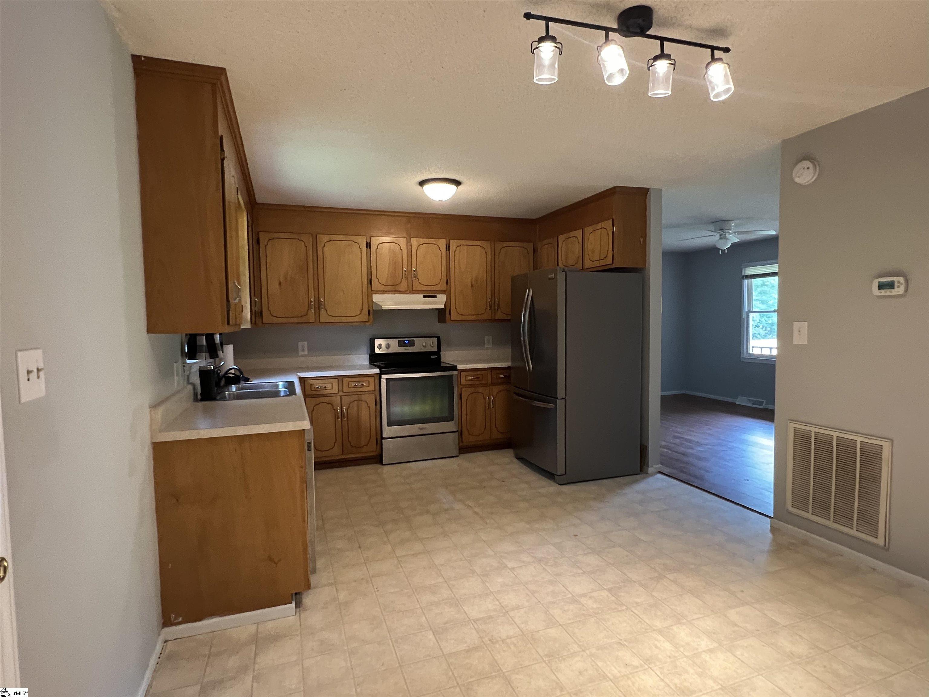 227 Ponder Road Greer, SC 29651 - Photo 11 of 26