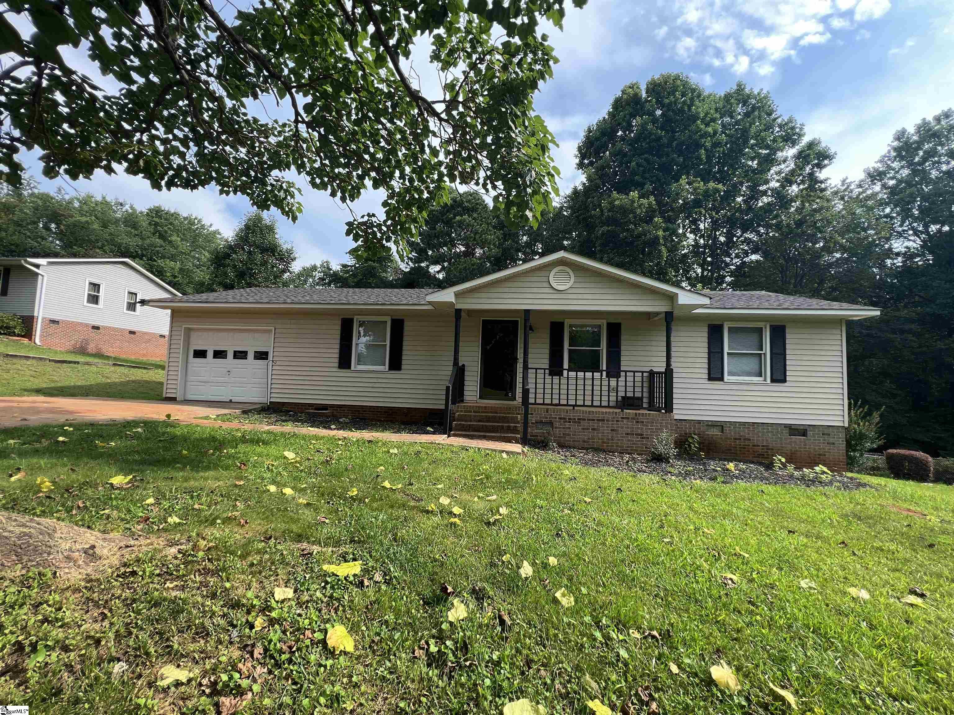 227 Ponder Road Greer, SC 29651 - Photo 3 of 26