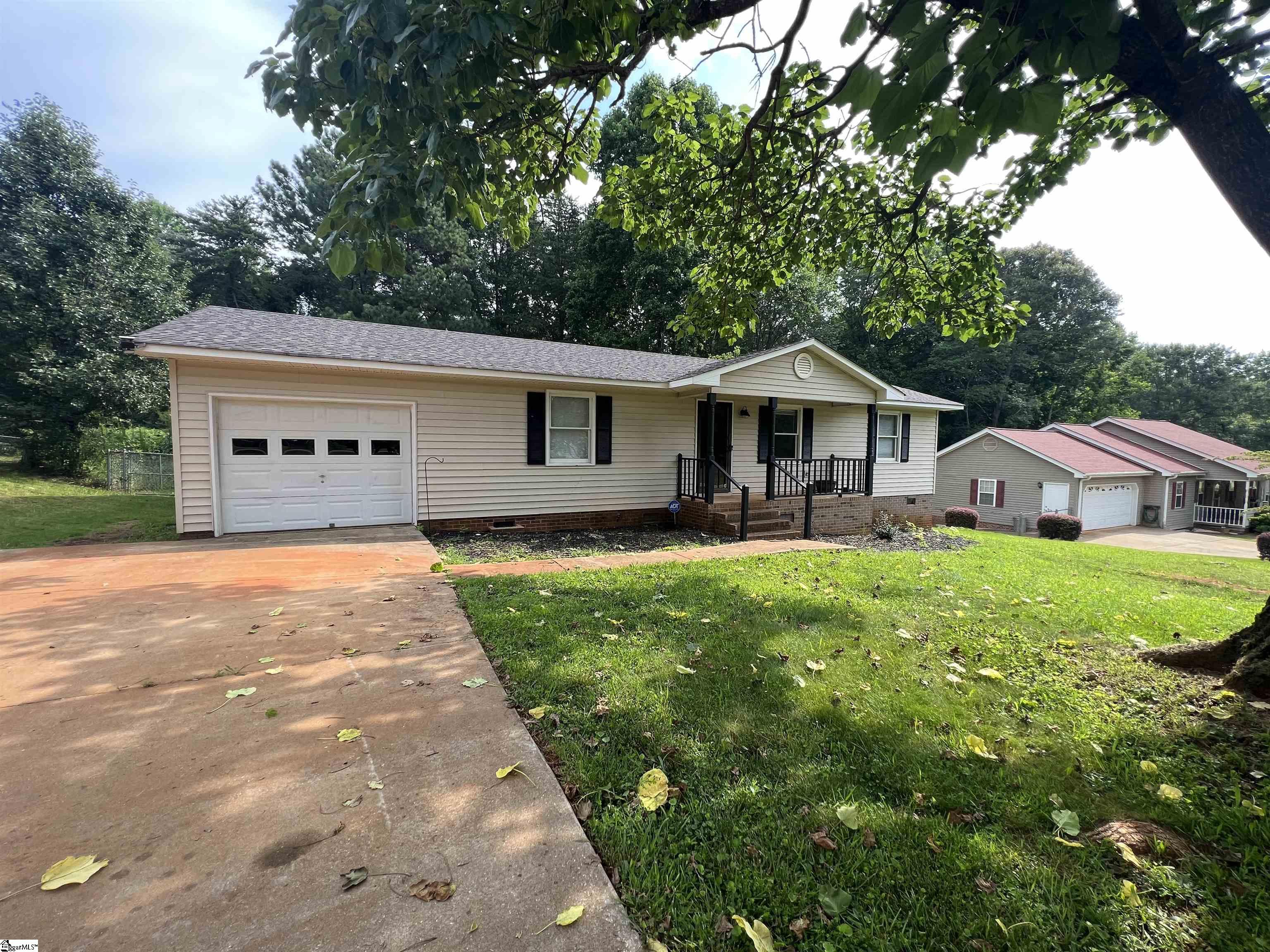 227 Ponder Road Greer, SC 29651 - Photo 4 of 26