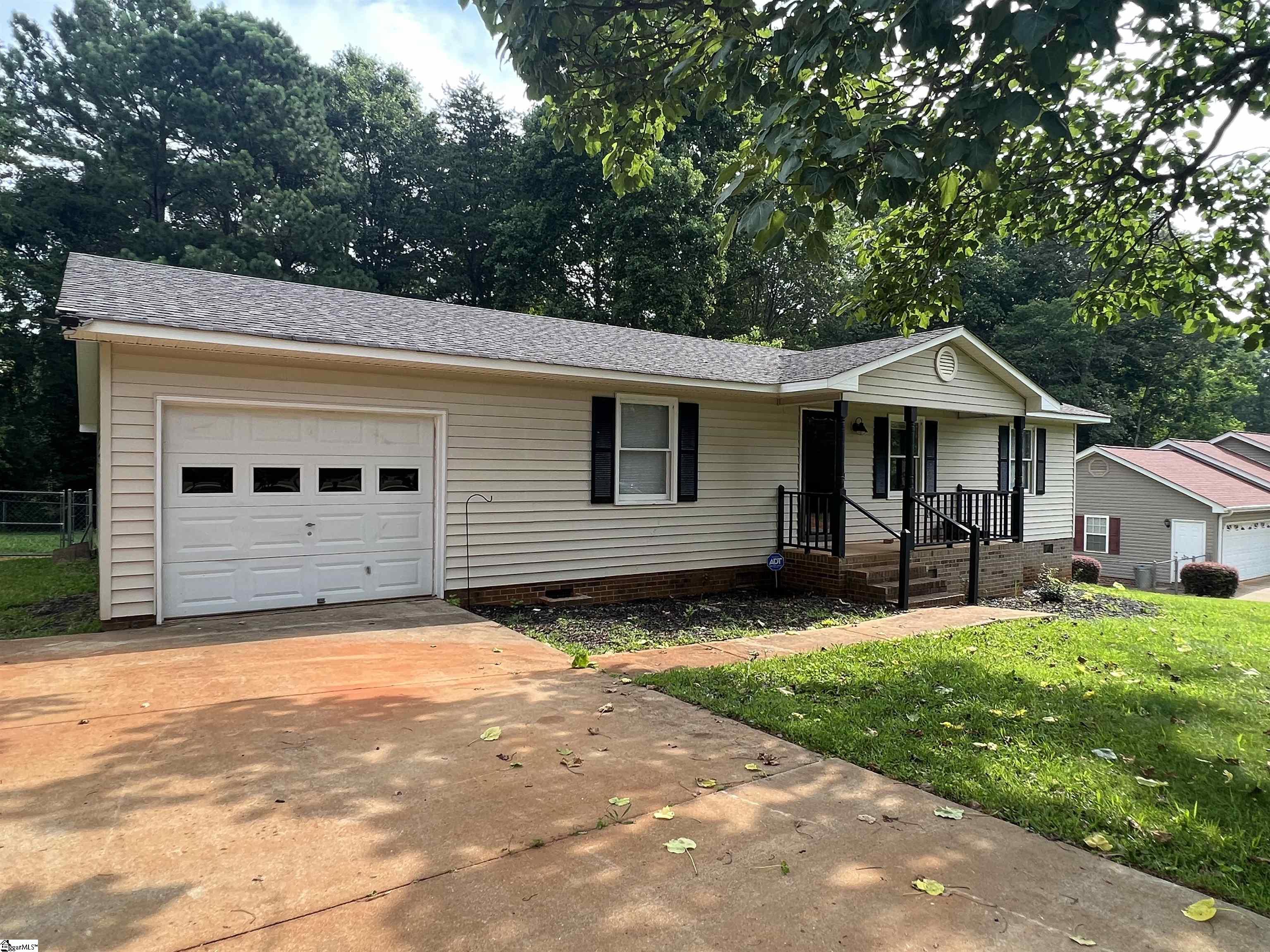 227 Ponder Road Greer, SC 29651 - Photo 5 of 26