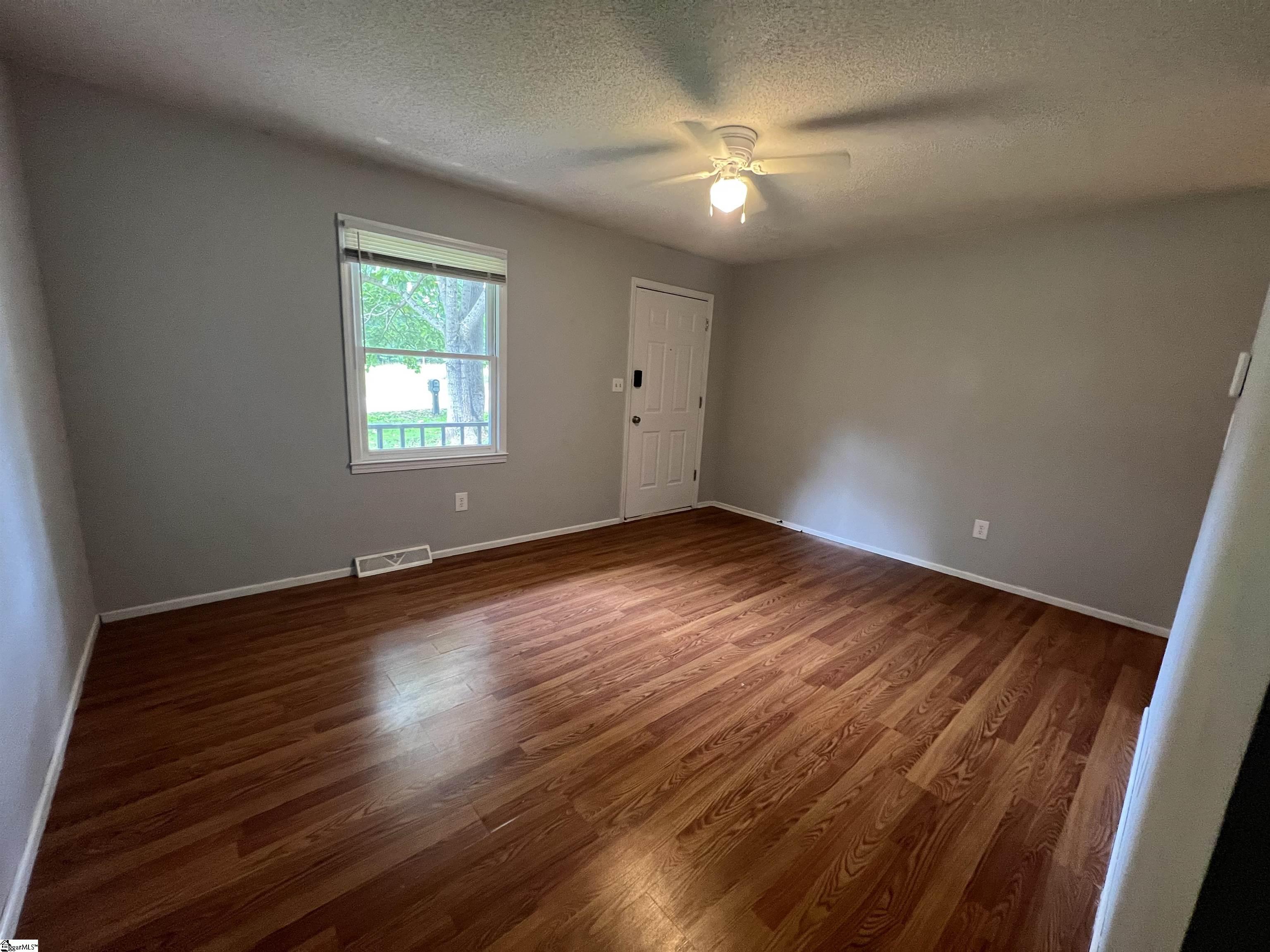 227 Ponder Road Greer, SC 29651 - Photo 7 of 26