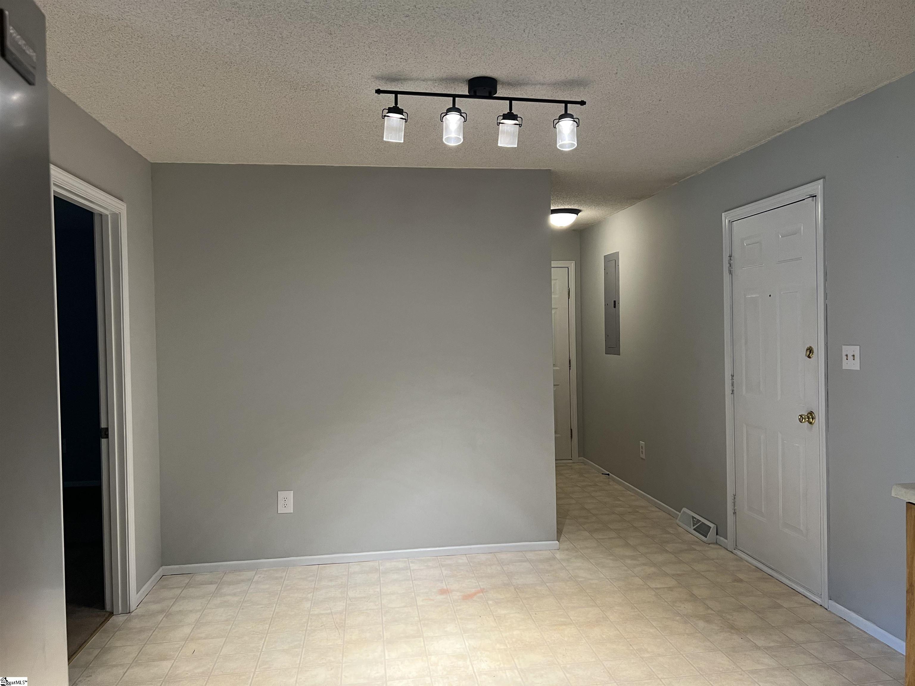 227 Ponder Road Greer, SC 29651 - Photo 8 of 26