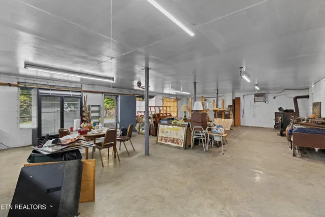 $150,000 | 70 North N Highway, Eidson, TN 37731