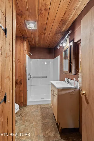 $150,000 | 70 North N Highway, Eidson, TN 37731