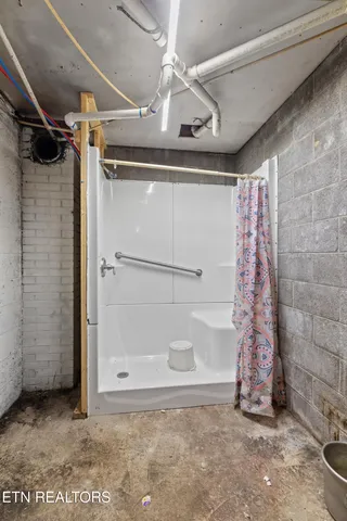 $150,000 | 70 North N Highway, Eidson, TN 37731