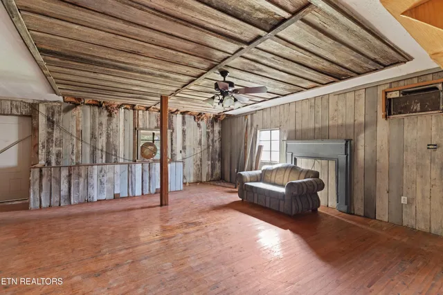 $150,000 | 70 North N Highway, Eidson, TN 37731