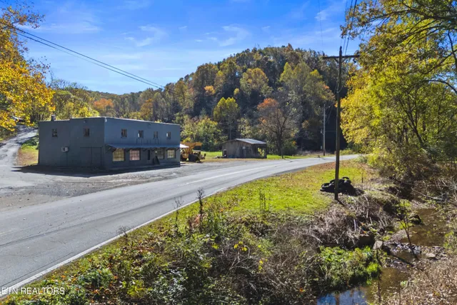 $150,000 | 70 North N Highway, Eidson, TN 37731
