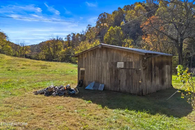 $150,000 | 70 North N Highway, Eidson, TN 37731