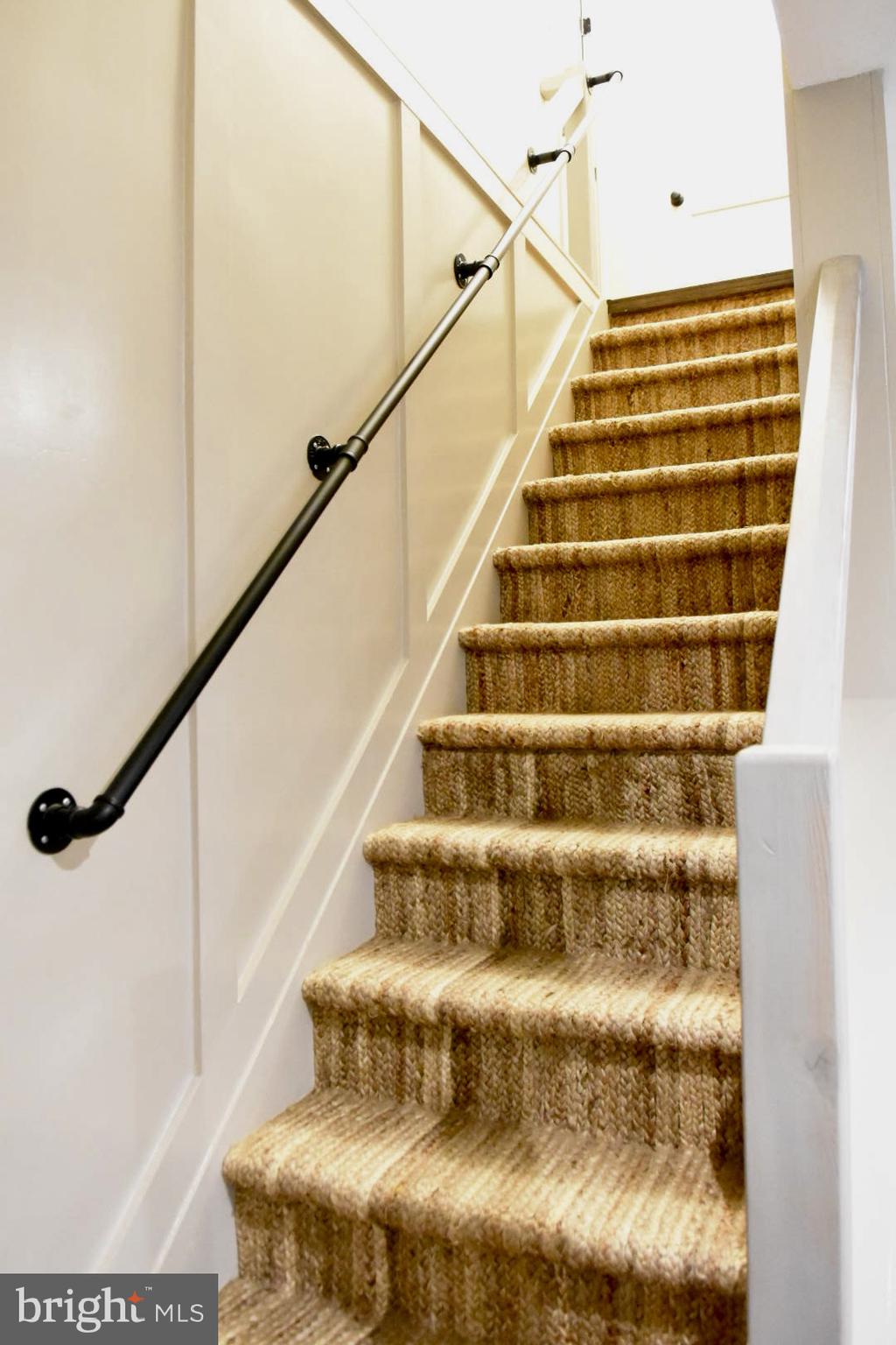 28 Delaware Avenue Ewing, NJ 08628 - Photo 10 of 46 a view of entryway