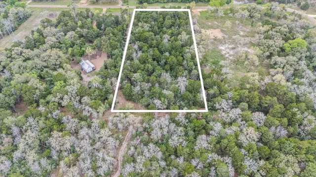 a view of a small yard