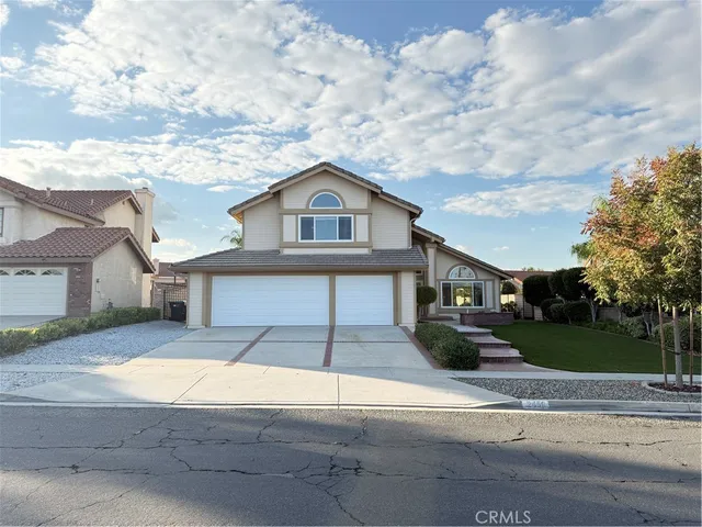 front view of house with a yard