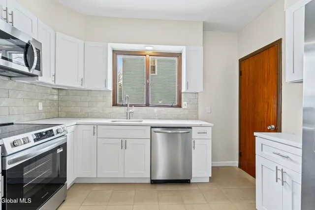 $359,900 | 10 Wood Terrace, Albany, NY 12208