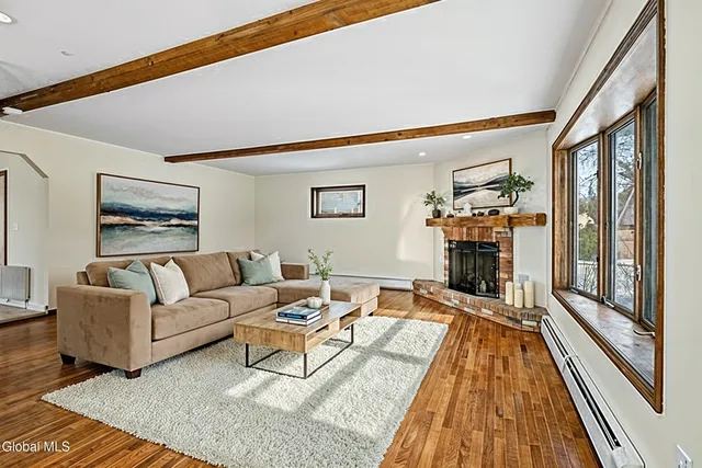 $359,900 | 10 Wood Terrace, Albany, NY 12208