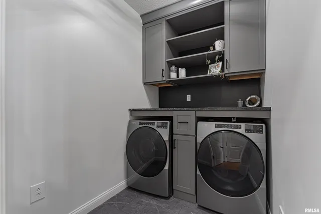 $469,000 | 9142 Prospect Road, Mount Olive, IL 62069