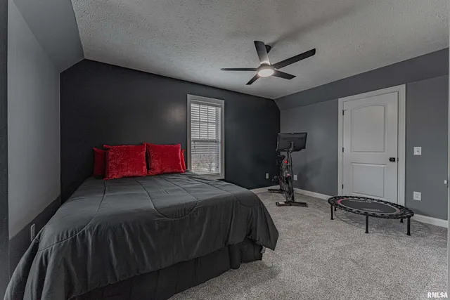 $469,000 | 9142 Prospect Road, Mount Olive, IL 62069