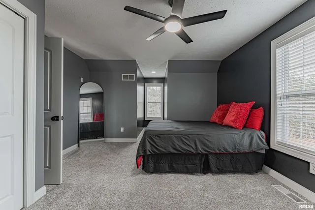 $469,000 | 9142 Prospect Road, Mount Olive, IL 62069