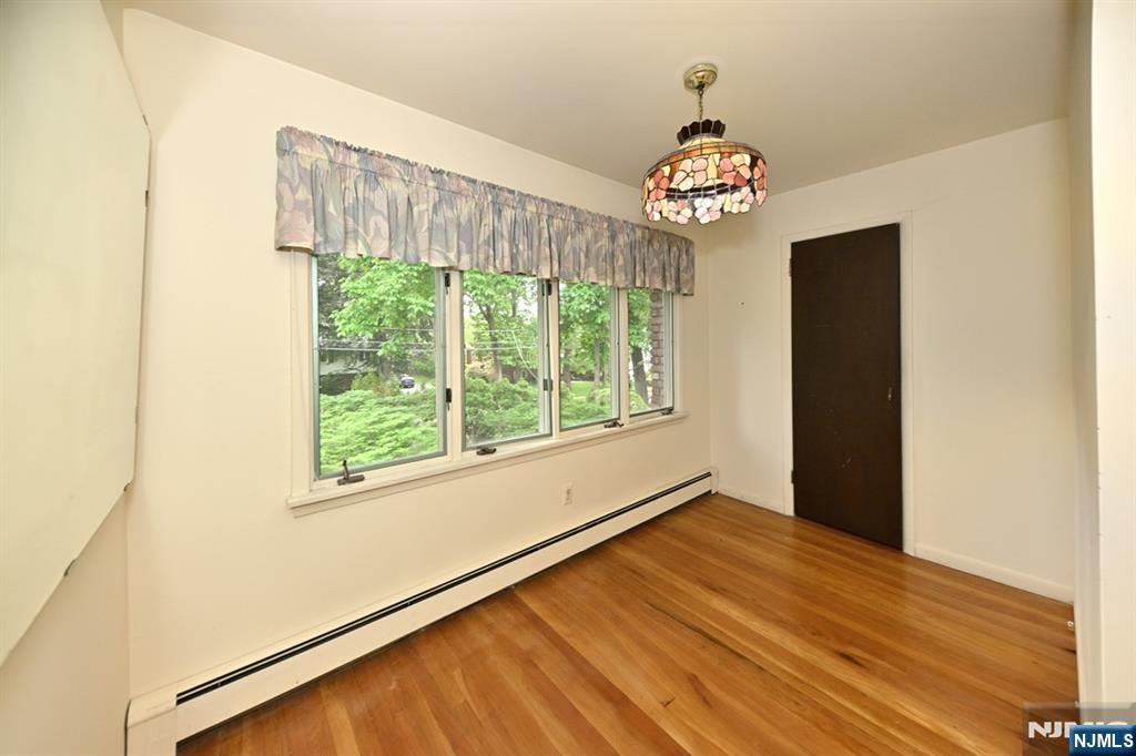 9 Lyncrest Drive Paramus, NJ 07652 - Photo 26 of 49