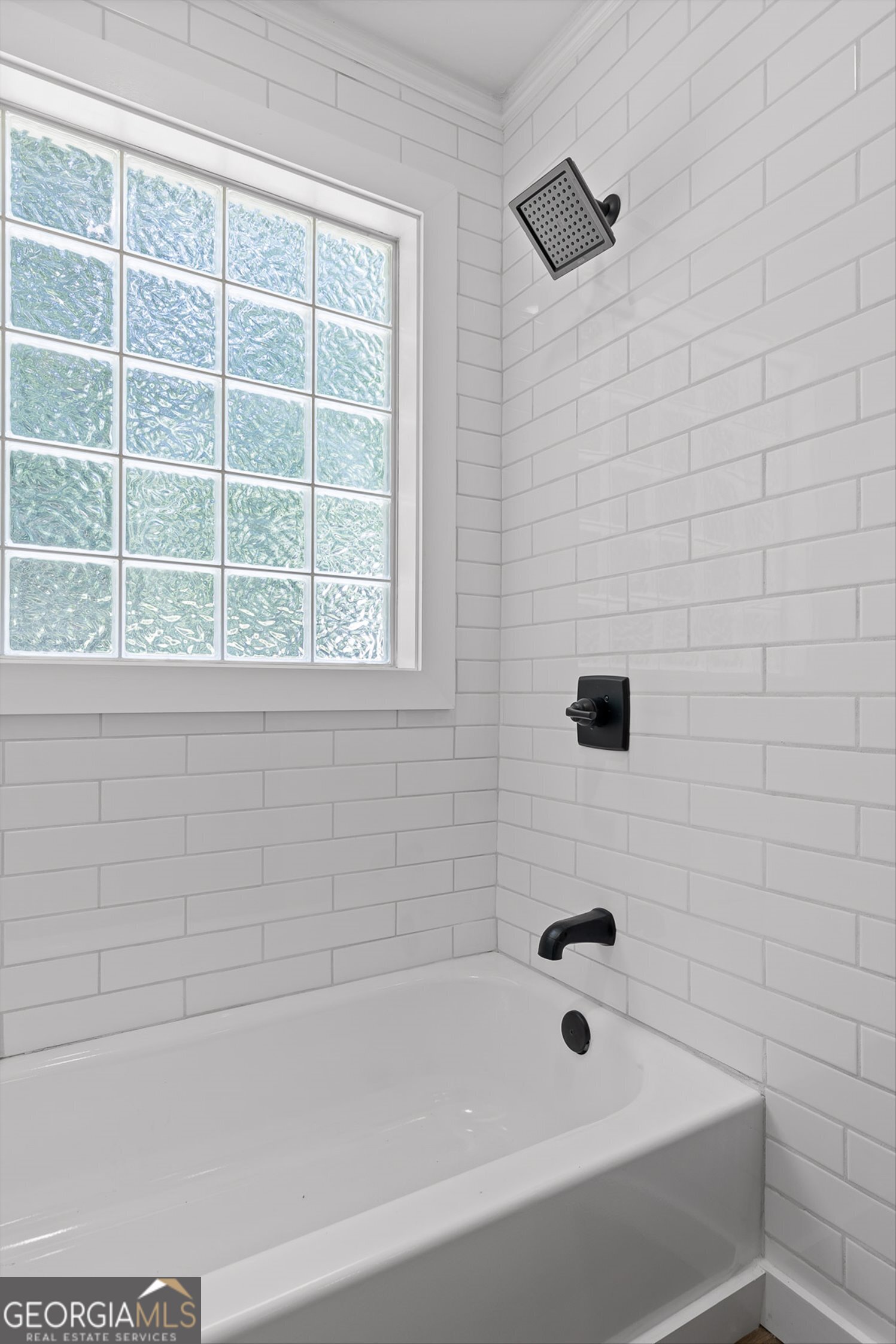506 Condra Road Ringgold, GA 30736 - Photo 17 of 27 a bathroom with a bathtub