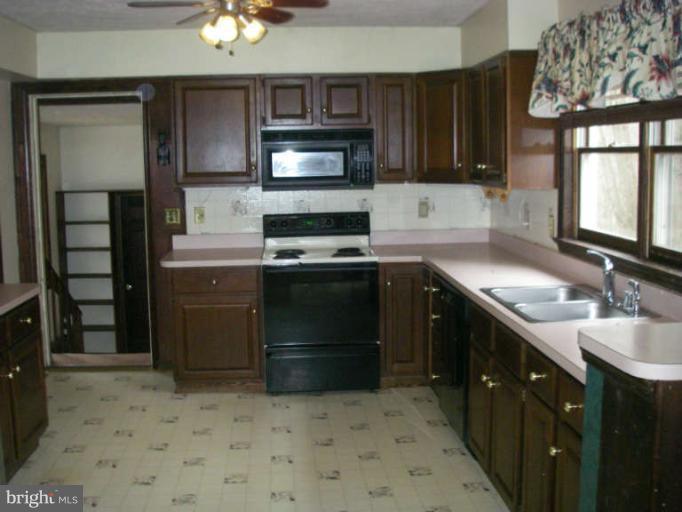 9 Rapidan Road Locust Grove, VA 22508 - Photo 2 of 10 Kitchen