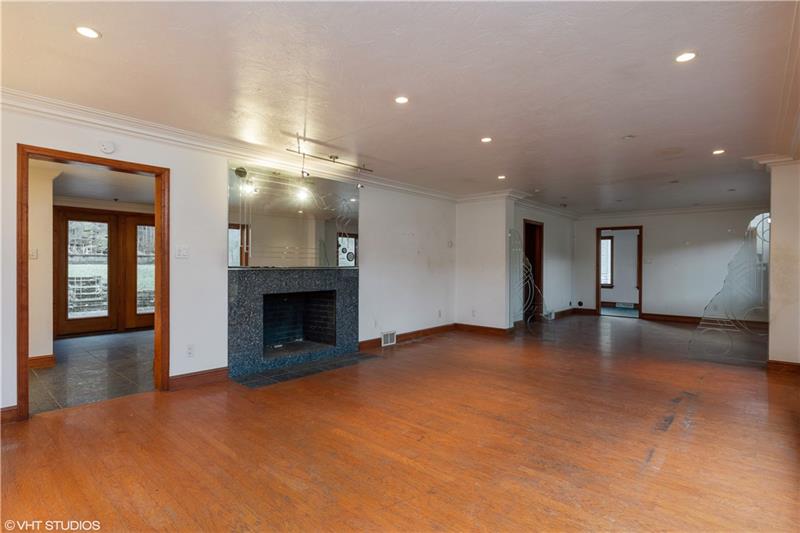 318 Rosslyn Road Carnegie, PA 15106 - Photo 3 of 11 Gallery Image 3