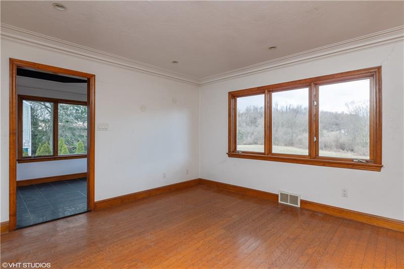 318 Rosslyn Road Carnegie, PA 15106 - Photo 4 of 11 Gallery Image 4