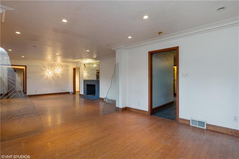 318 Rosslyn Road Carnegie, PA 15106 - Photo 5 of 11 Gallery Image 5