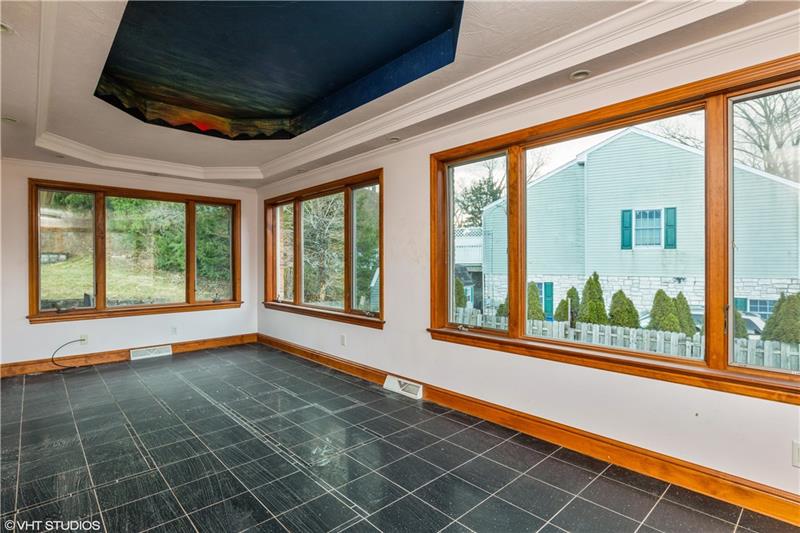 318 Rosslyn Road Carnegie, PA 15106 - Photo 6 of 11 Gallery Image 6