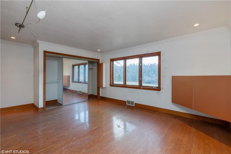 318 Rosslyn Road Carnegie, PA 15106 - Photo 9 of 11 Gallery Image 9