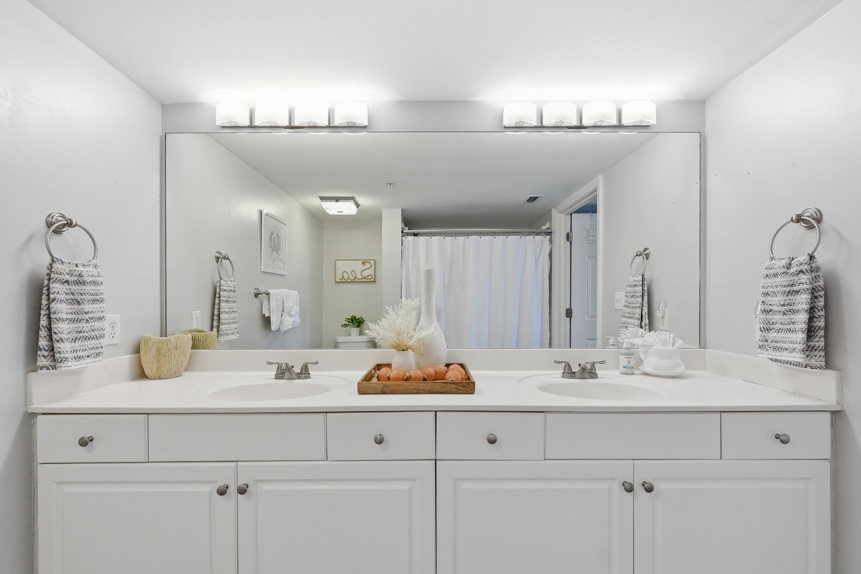 866 Santa Rosa Boulevard, Unit 506 Fort Walton Beach, FL 32548 - Photo 14 of 49 a bathroom with a sink double vanity and mirror