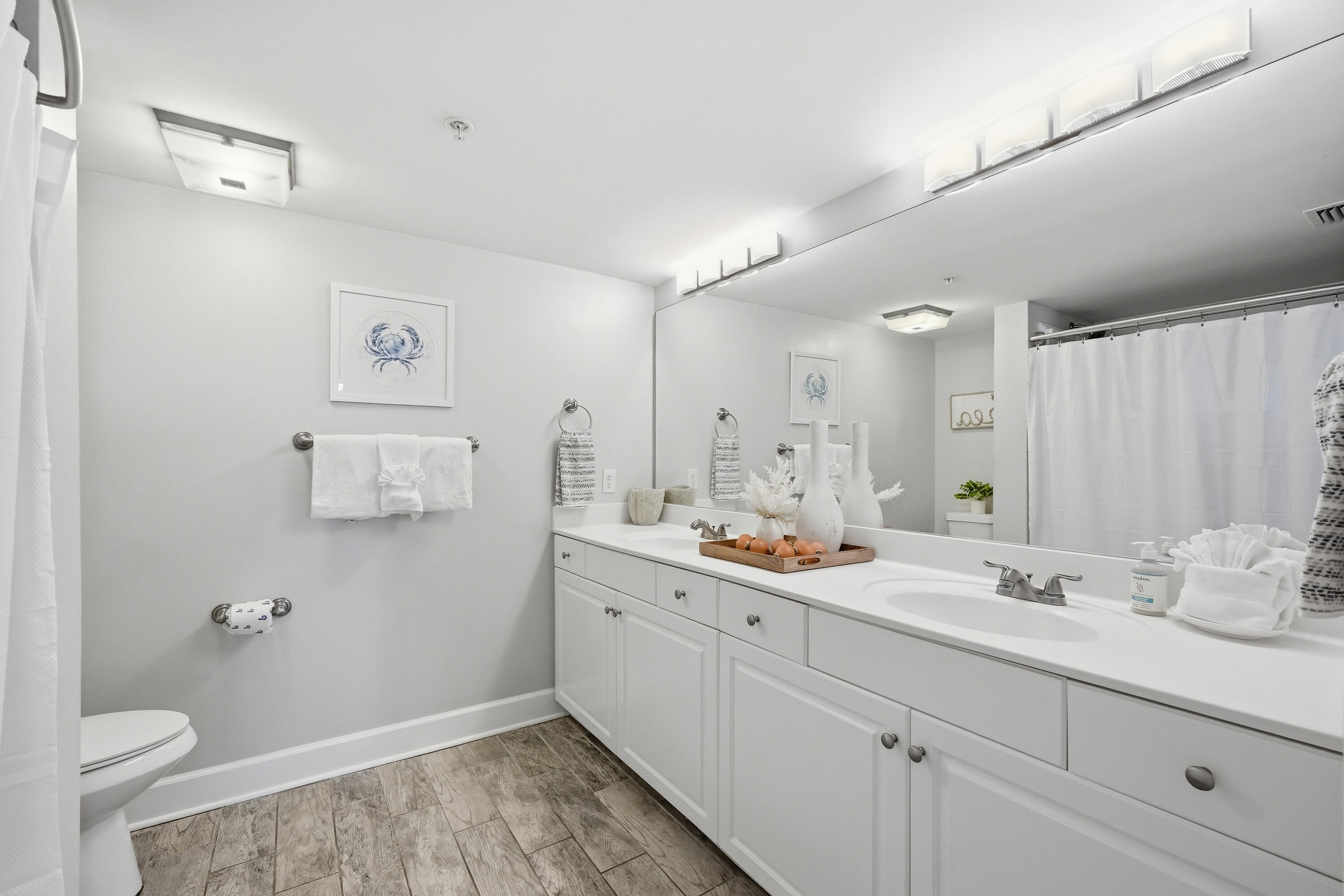 866 Santa Rosa Boulevard, Unit 506 Fort Walton Beach, FL 32548 - Photo 16 of 49 a bathroom with a sink a toilet and a mirror