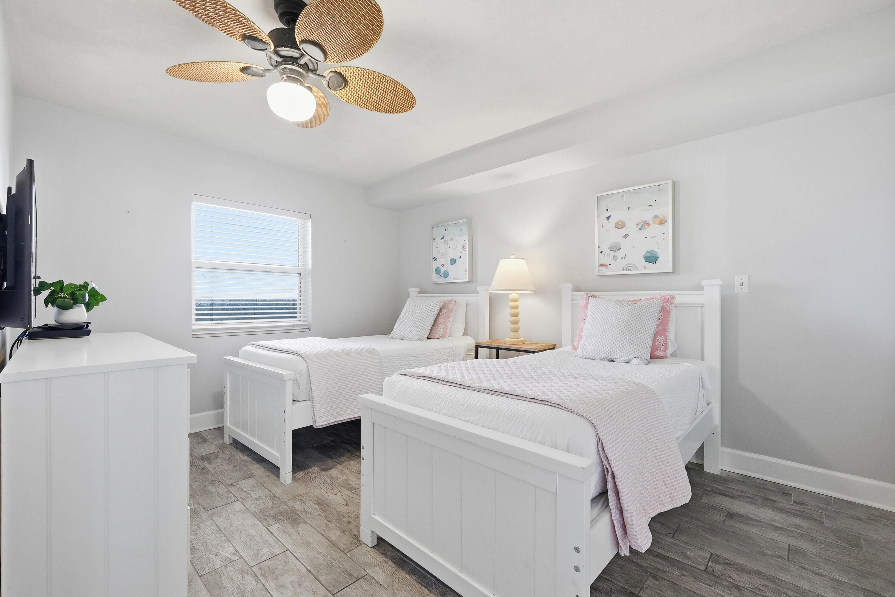 866 Santa Rosa Boulevard, Unit 506 Fort Walton Beach, FL 32548 - Photo 20 of 49 a bedroom with bed and a window