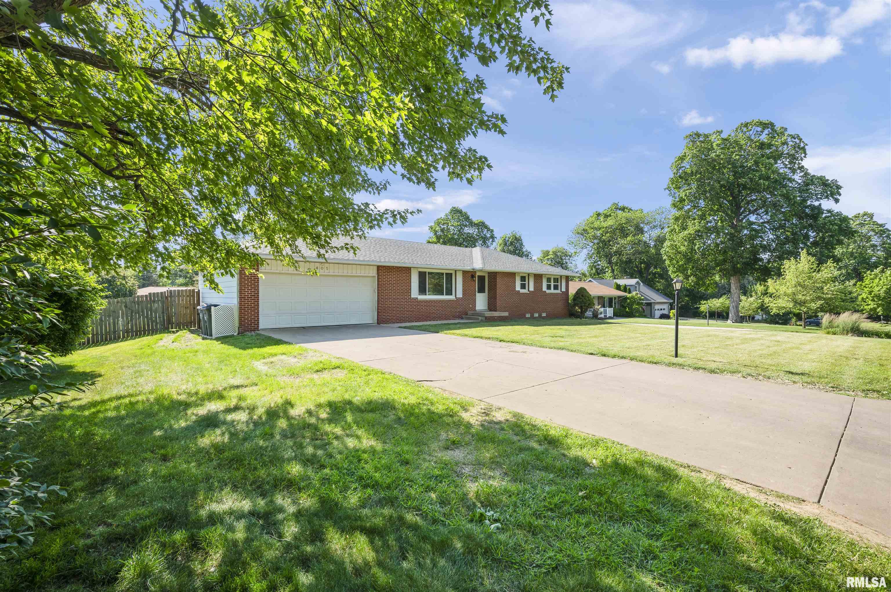 405 Daniel Parkway Washington, IL 61571 - Photo 4 of 45