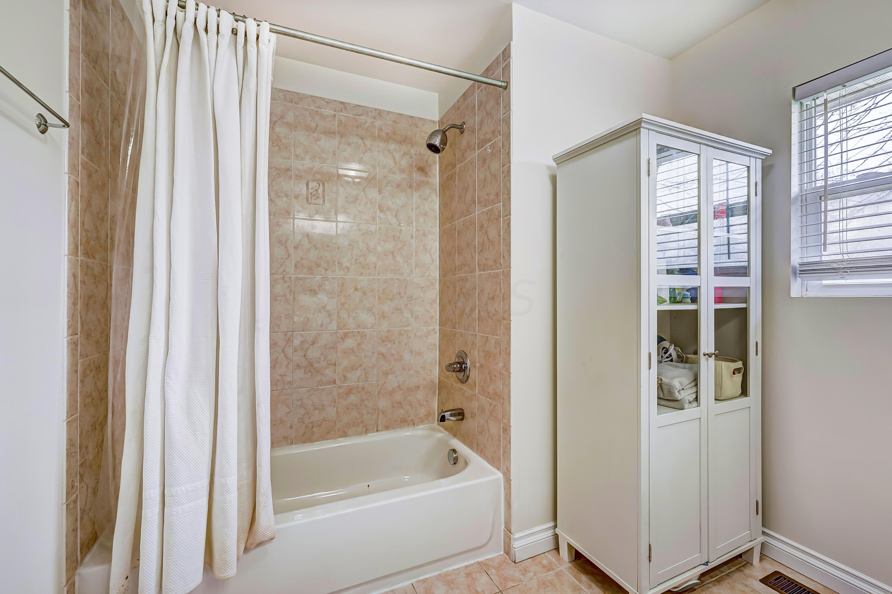 3720 Bunty Station Road Delaware, OH 43015 - Photo 31 of 49 Bathroom #2