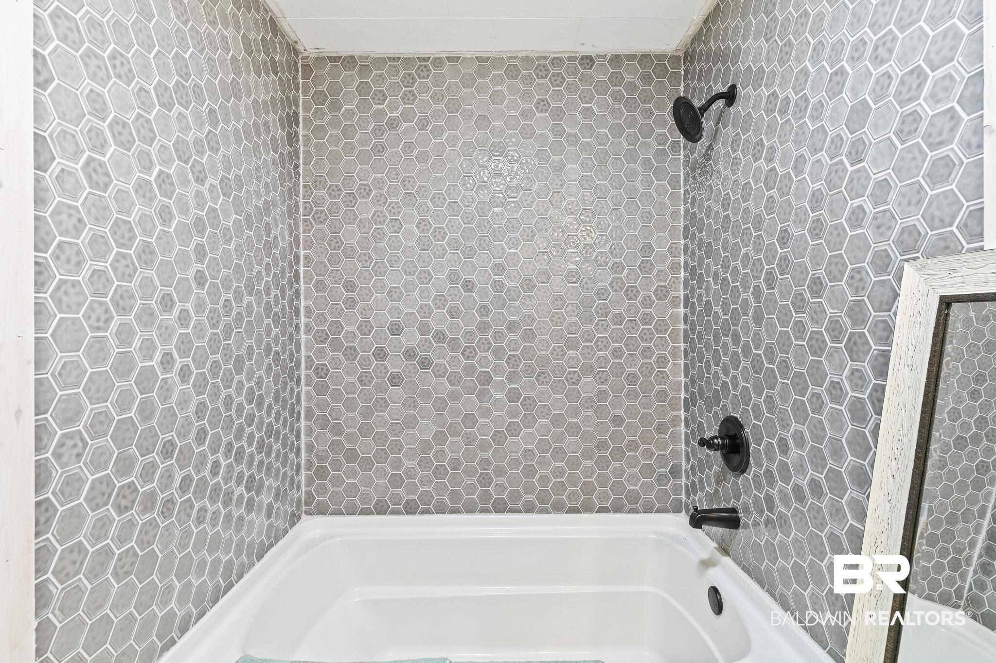 316 West Orchid Avenue Foley, AL 36535 - Photo 22 of 38 Full bath featuring washtub / shower combination