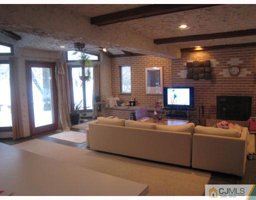 15 Whitewood Road Edison, NJ 08820 - Photo 3 of 10 Gallery Image 3