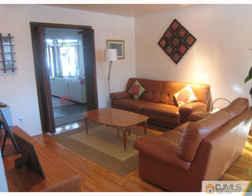 15 Whitewood Road Edison, NJ 08820 - Photo 4 of 10 Gallery Image 4