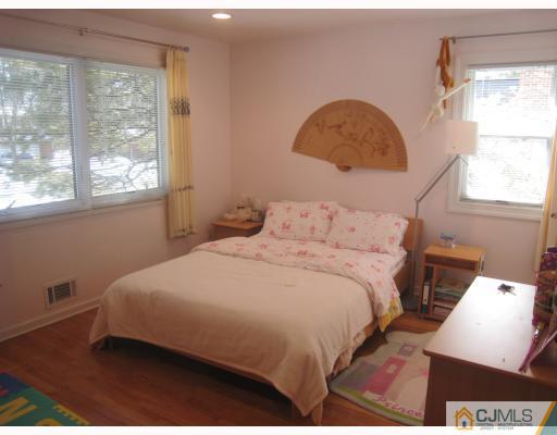 15 Whitewood Road Edison, NJ 08820 - Photo 8 of 10 Gallery Image 8