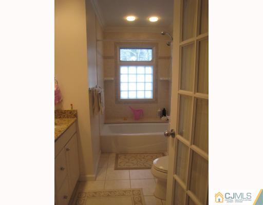 15 Whitewood Road Edison, NJ 08820 - Photo 9 of 10 Gallery Image 9