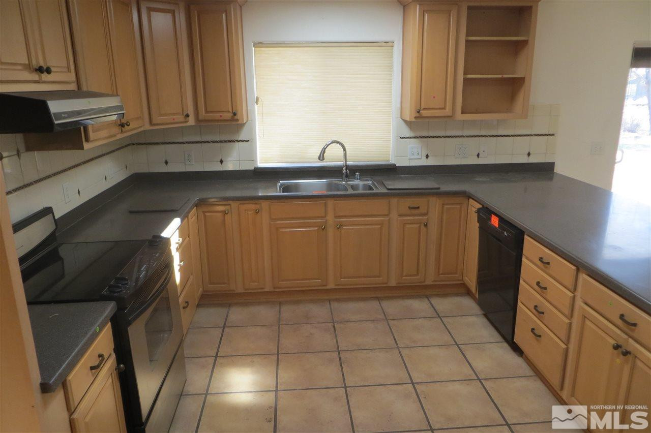 4930 Charlotte Way Reno, NV 89502 - Photo 5 of 28 Photo 5