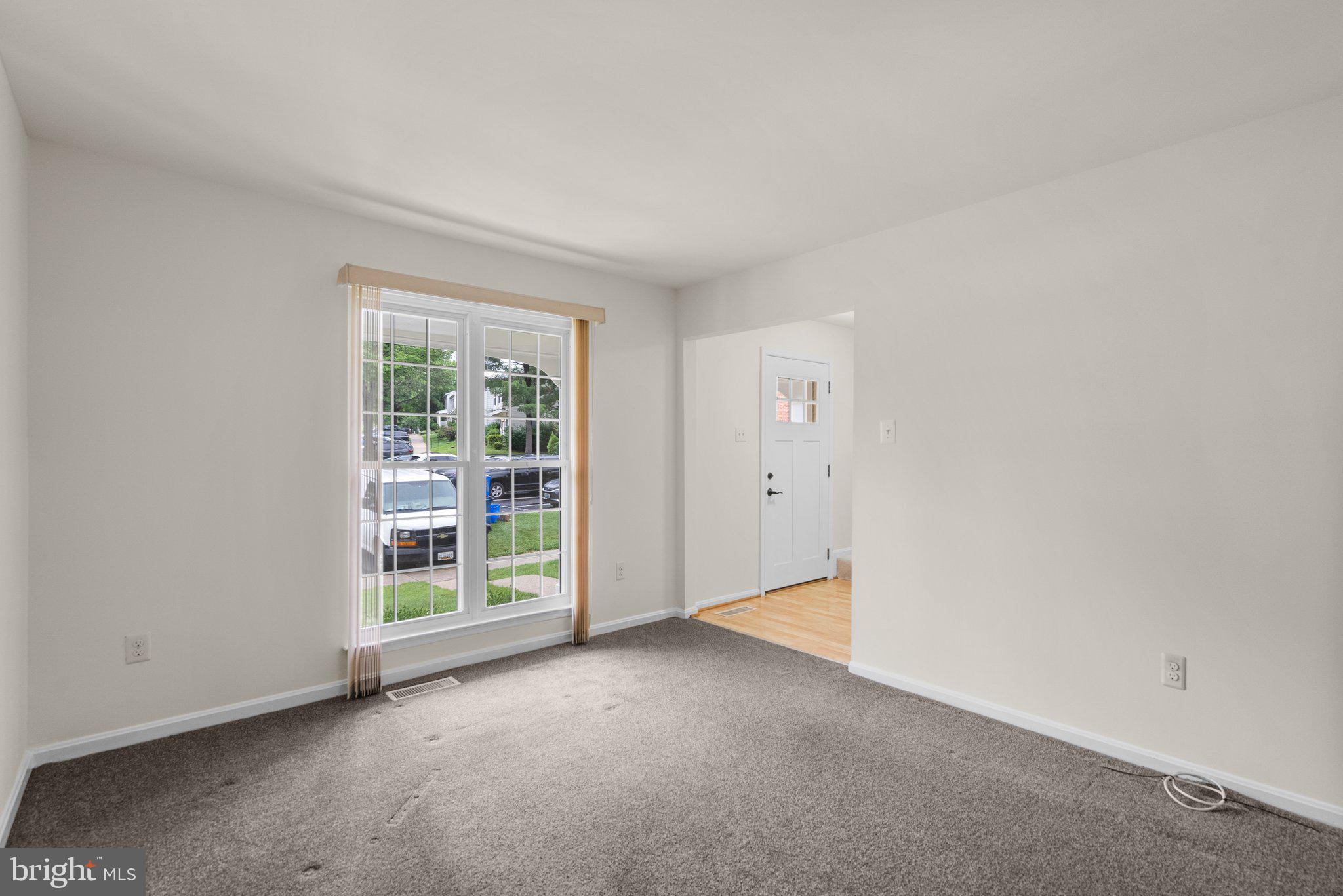 17513 Longview Lane Olney, MD 20832 - Photo 13 of 51 an empty room with windows