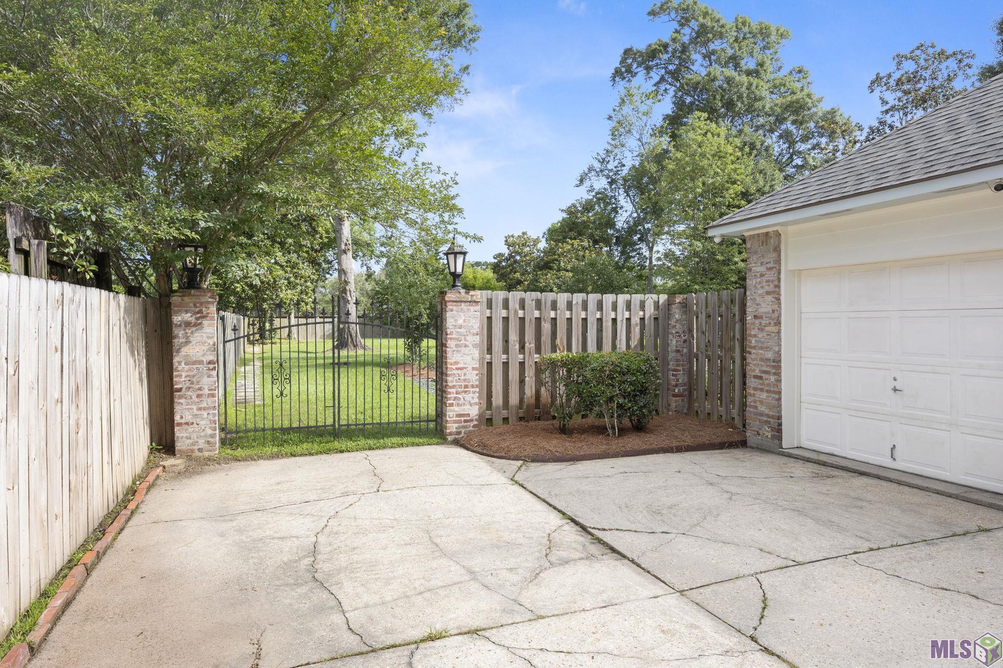 18155 Creek Hollow Road Baton Rouge, LA 70817 - Photo 36 of 42