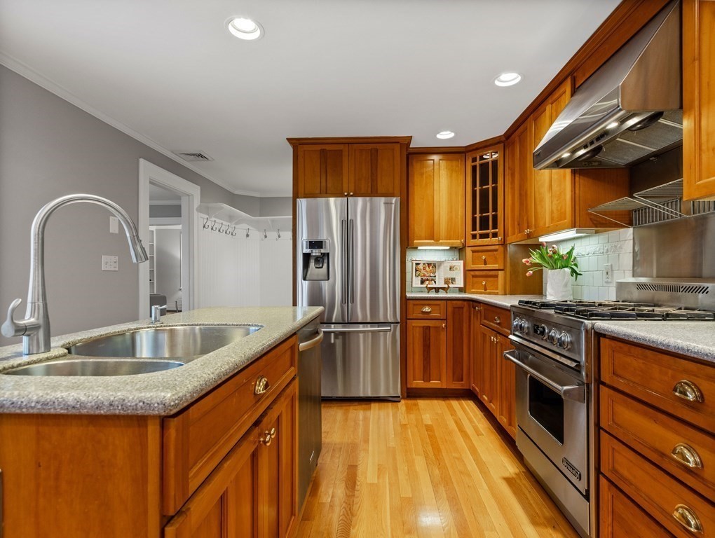 48 Hundreds Road Wellesley, MA 02481 - Photo 11 of 32