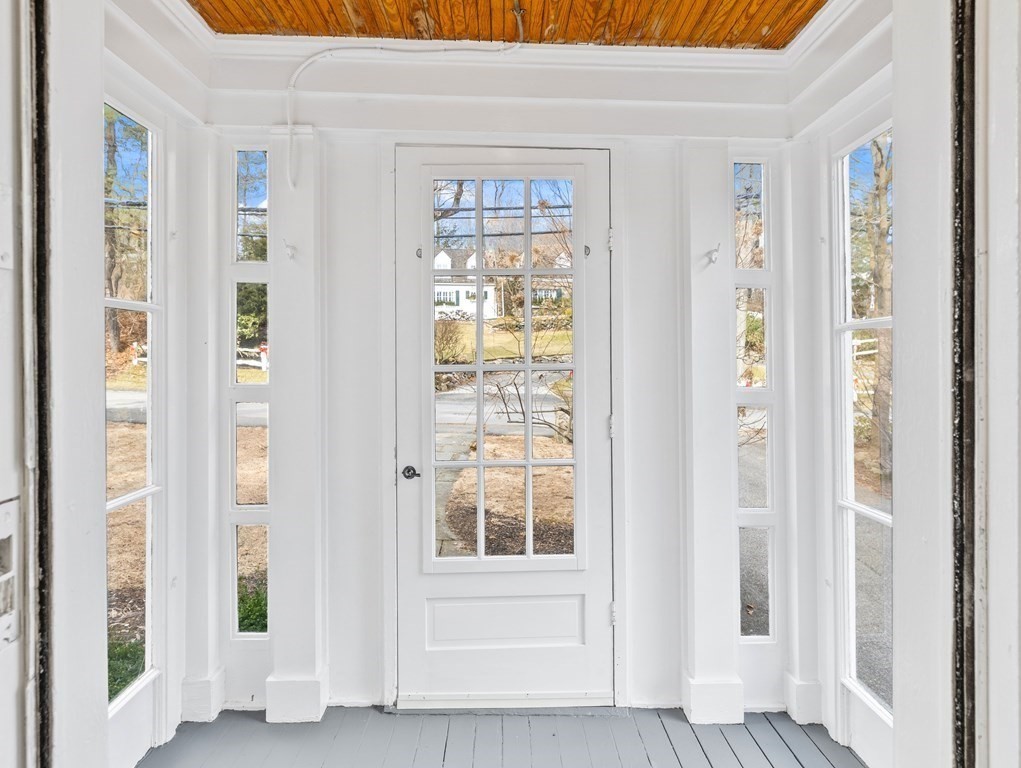 48 Hundreds Road Wellesley, MA 02481 - Photo 3 of 32