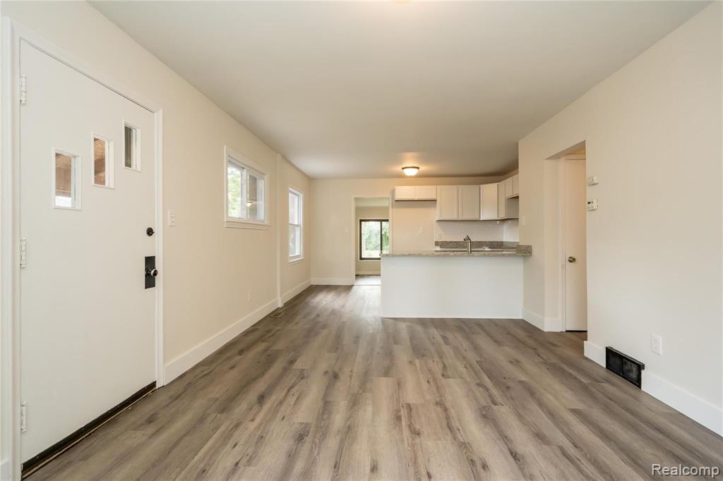 680 East Auburn Road Rochester Hills, MI 48307 - Photo 3 of 50