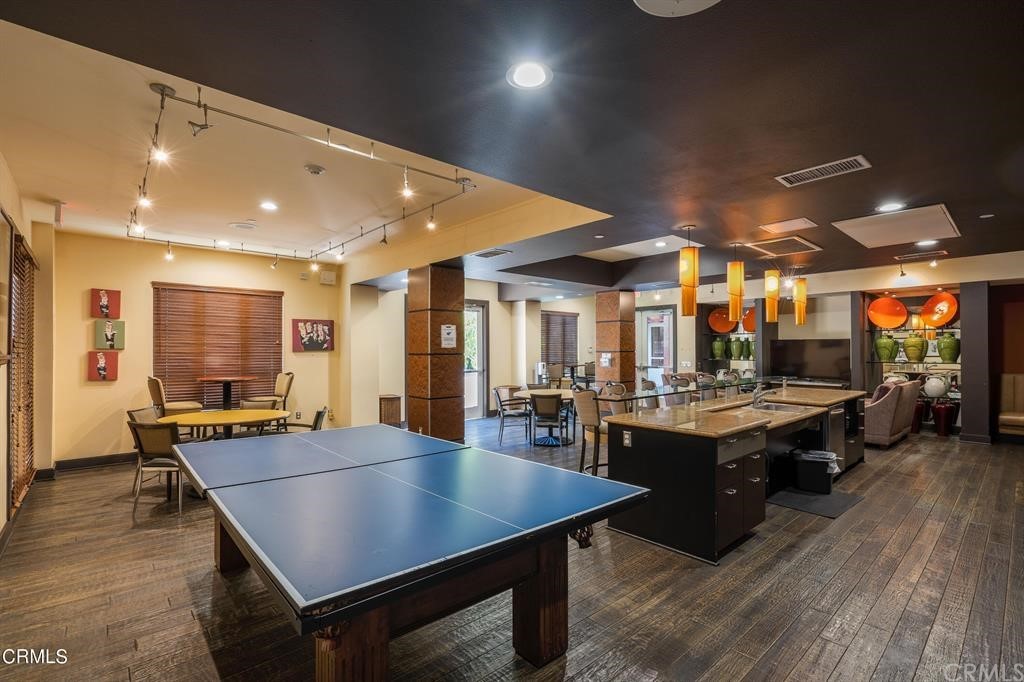 100 South Alameda Street, Unit 210 Los Angeles, CA 90012 - Photo 38 of 52 a kitchen with a table and chairs