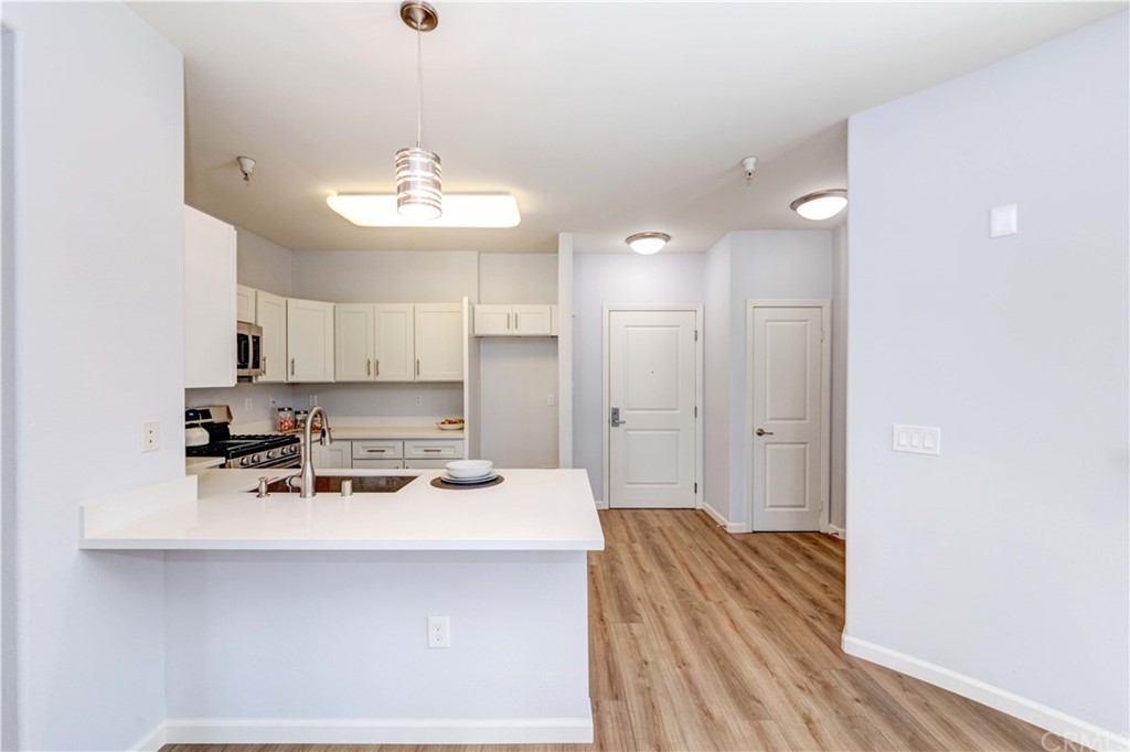 100 South Alameda Street, Unit 210 Los Angeles, CA 90012 - Photo 5 of 52 a room with a bed and a chandelier